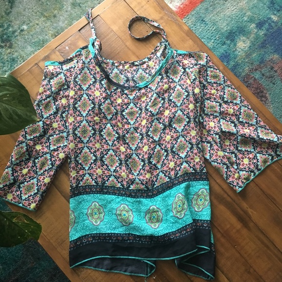 Cold Shoulder Peasant Top - Picture 5 of 5